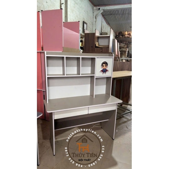 Bàn học Min màu gắn hình thú 3 d cho bé