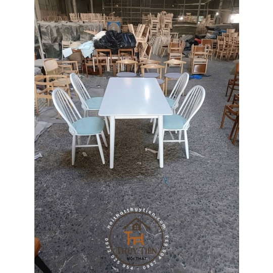 Bộ bàn ăn màu xanh nhỏ nhắn xinh xắn dễ thương quá