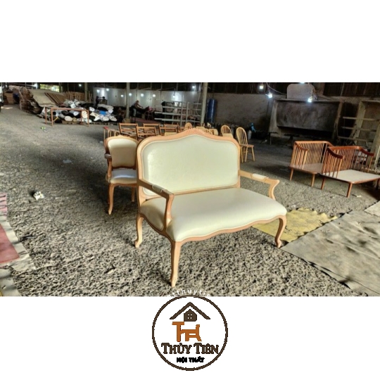 Ghế Louis 16 có tay nay có thêm cả ghế băng