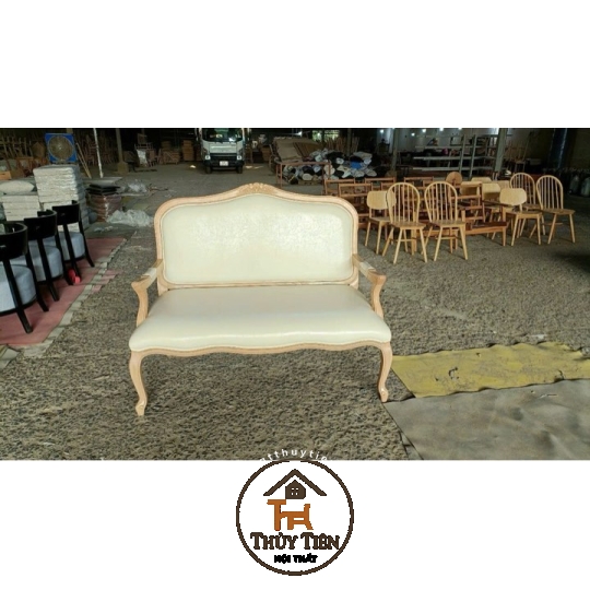 Ghế Louis 16 có tay nay có thêm cả ghế băng