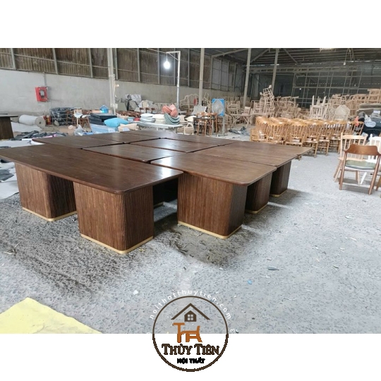 Bàn chân tiện, sơn viền đồng, chất liệu gỗ ash