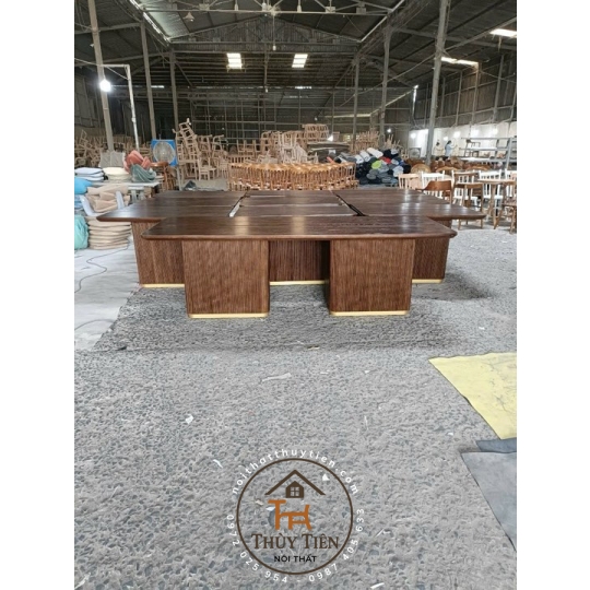 Bàn chân tiện, sơn viền đồng, chất liệu gỗ ash