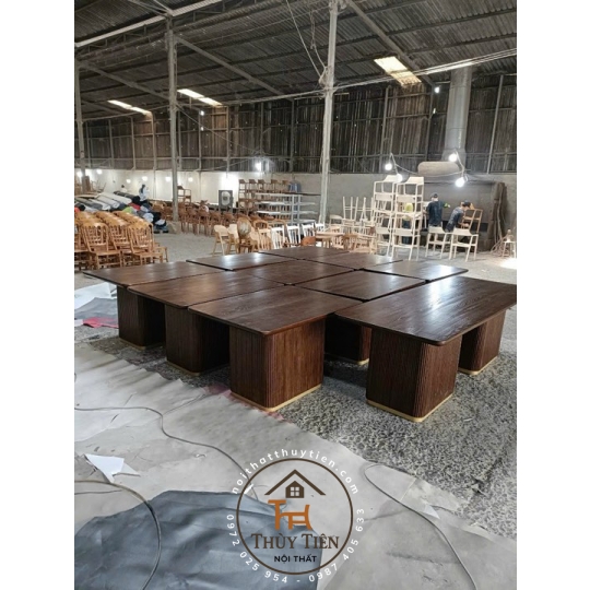 Bàn chân tiện, sơn viền đồng, chất liệu gỗ ash