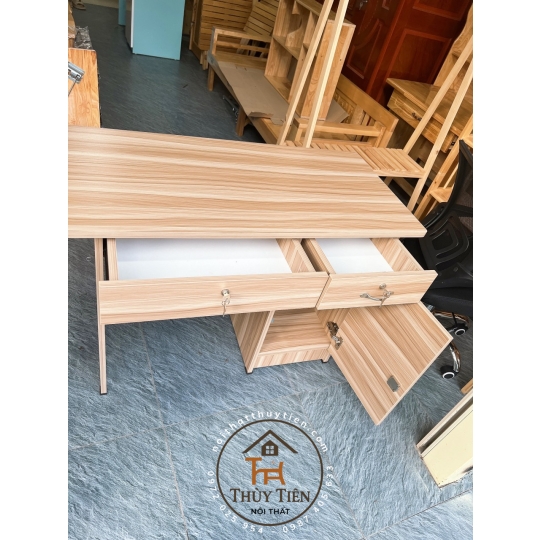 Bàn làm việc okal min có hộc khoá chắc chắn