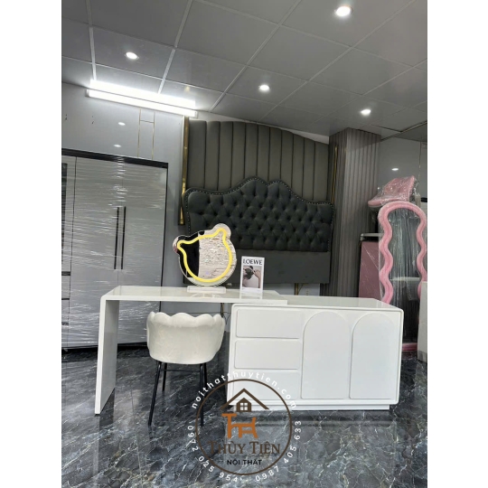 Bàn trang điểm MDF sơn 2 K làm theo yêu cầu khách