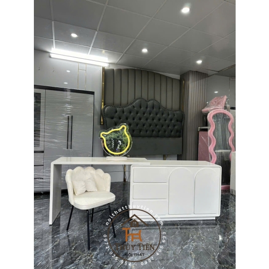 Bàn trang điểm MDF sơn 2 K làm theo yêu cầu khách