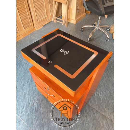 Tủ đầu giường gỗ cao su kiêm loa bluetooth kết hợp sạc điện thoại ko dây có ngăn ẩn giấu tiền thẻ từ 