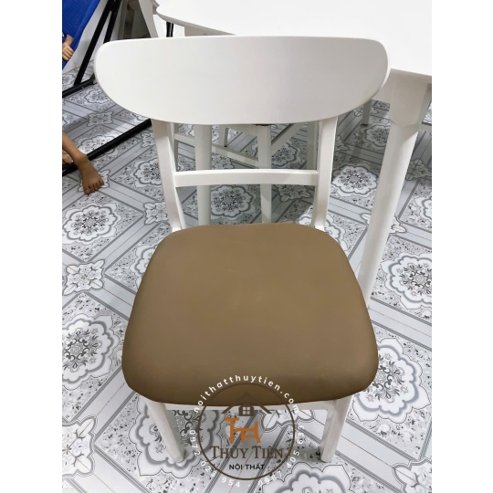 Bộ bàn ăn gỗ cao su tự nhiên Mango sơn trắng ghế mặt nệm