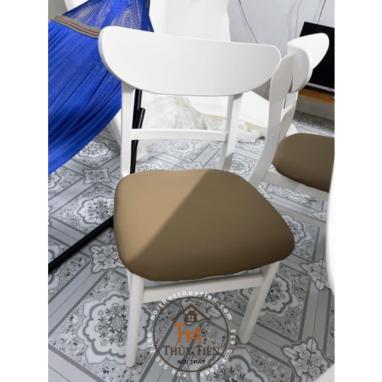 Bộ bàn ăn gỗ cao su tự nhiên Mango sơn trắng ghế mặt nệm