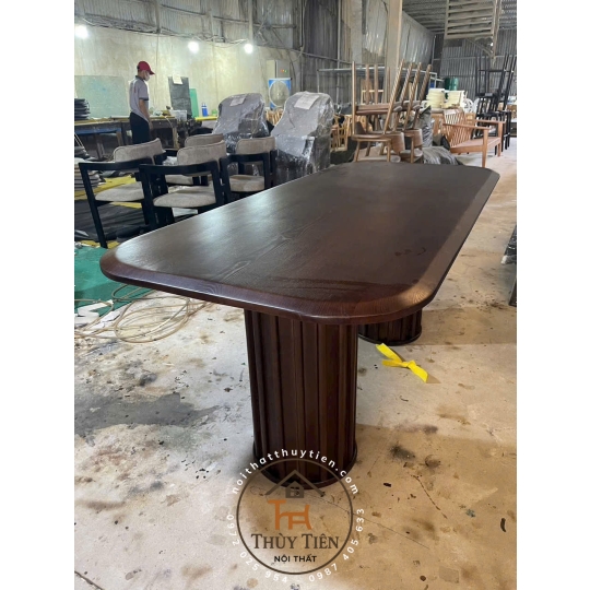 Vẫn là chiếc bàn chiếc ghế đó, mà vào đúng nơi, e tự nhiên toả sáng