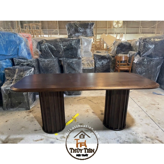 Vẫn là chiếc bàn chiếc ghế đó, mà vào đúng nơi, e tự nhiên toả sáng