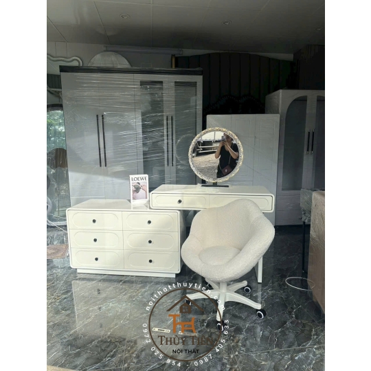 Bàn trang điểm hàng sơn 2K nhé ạ