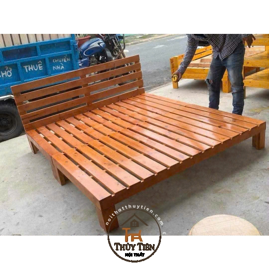 Mẫu Giường pallet gỗ thông loại đẹp