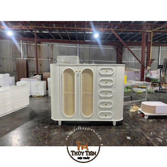 Bàn decor e đặt theo yêu cầu khách
