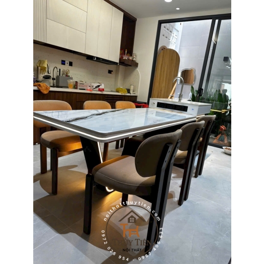 Bàn ăn kết hợp bàn đảo